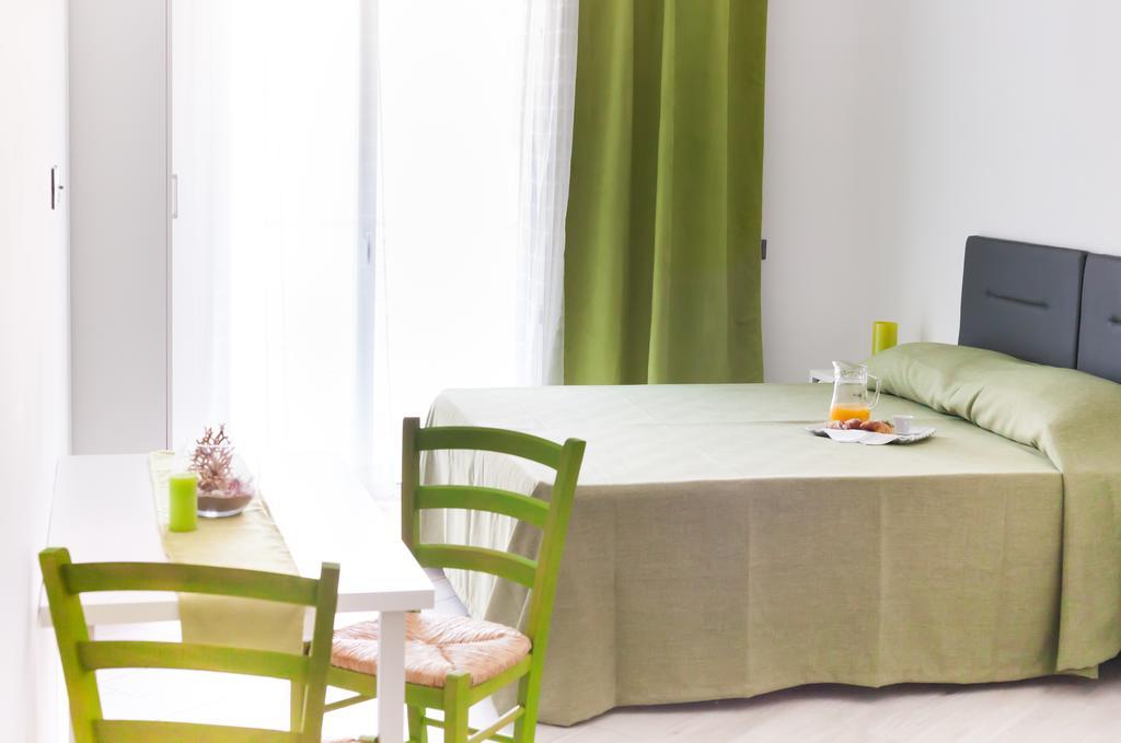 Stanze Del Mare Bed & Breakfast Balestrate Cameră foto
